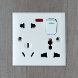 6 pin Socket (Code-10820)